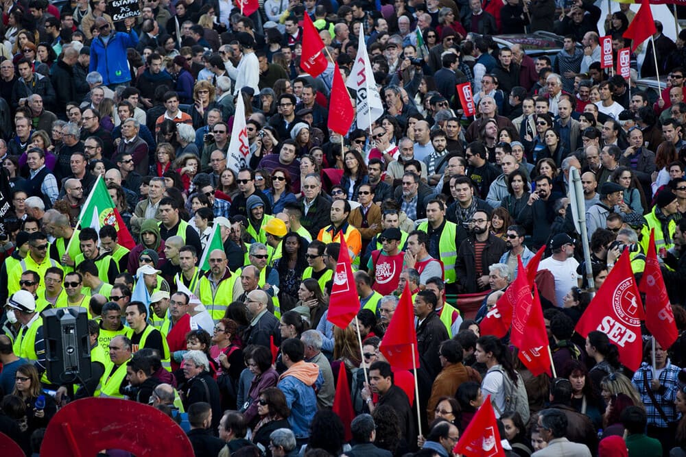 У Португалії пройшли багатотисячні протести з вимогою підвищення зарплат і пенсій