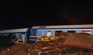 Зіткнення потягів у Греції. Міністр транспорту та інфраструктури подав у відставку