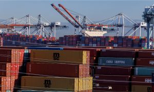 Китай шпионит за военными грузами в США с помощью кранов — WSJ