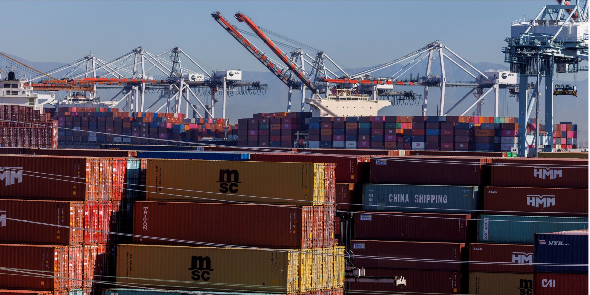 Китай шпигує за військовими вантажами у США за допомогою кранів – WSJ