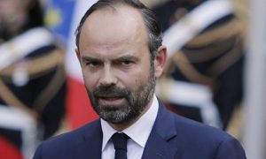 Бывший премьер Франции получил письмо с угрозами и неизвестным белым порошком