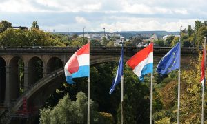 Люксембург направил в Украину 14 бронеавтомобилей скорой помощи