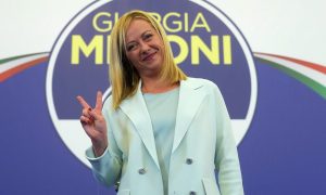 Премьер Италии требует от ЕС большей борьбы с нелегальной миграцией после гибели десятков людей