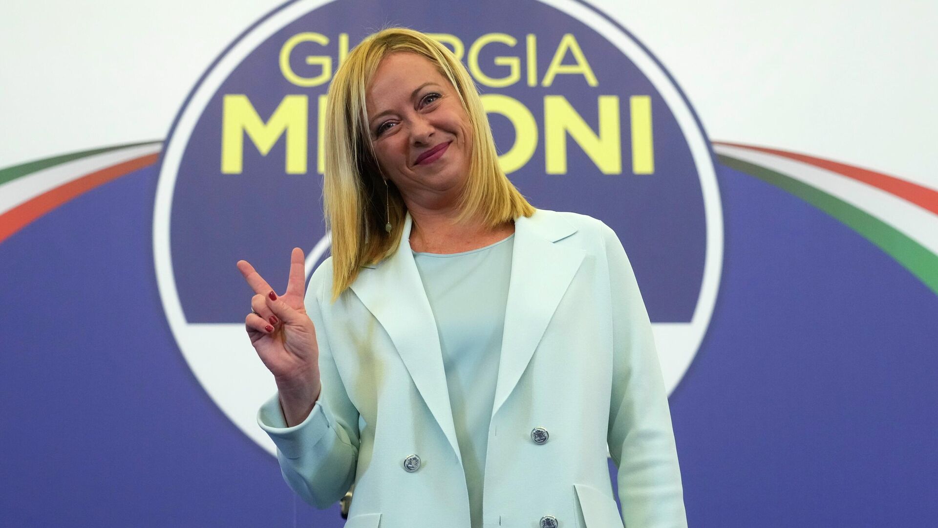 Премьер Италии требует от ЕС большей борьбы с нелегальной миграцией после гибели десятков людей