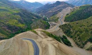 Азербайджан взял под контроль дорогу между Нагорным Карабахом и Арменией, где размещены военные рф