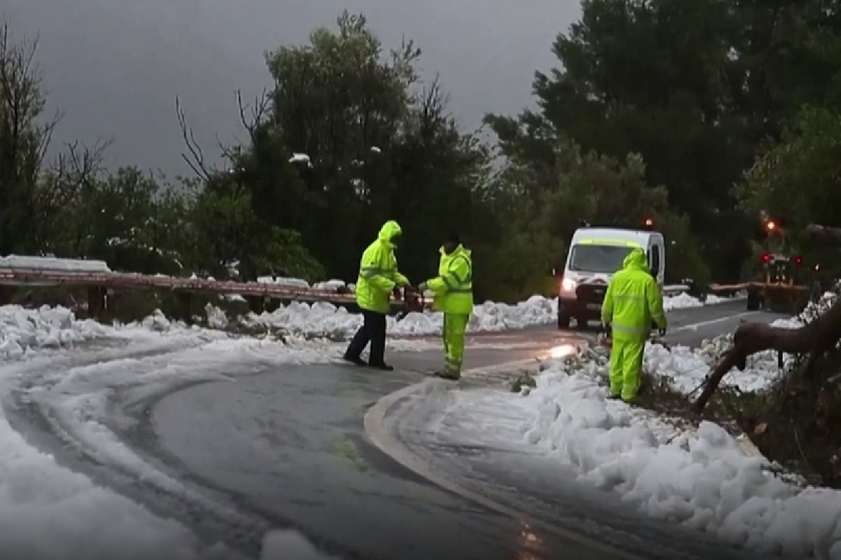 Сильные снегопады и ливни привели к хаосу на Майорке
