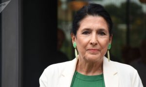 Президент Грузии раскритиковала премьера: говорит на одном языке с Москвой