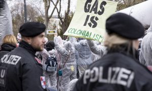 В Вене «антигазовый» протест: экоактивистов разгоняла полиция