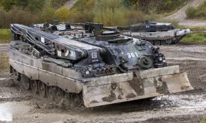 Минобороны Канады показало отправку боевых машин для Украины