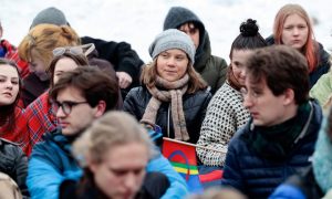 Экоактивисты во главе с Гретой Тунберг блокировали дорогу к королевскому дворцу Норвегии