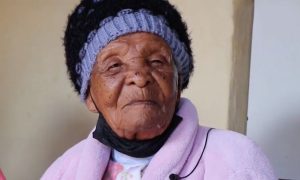 Померла жінка, яку називали найстарішою у світі 