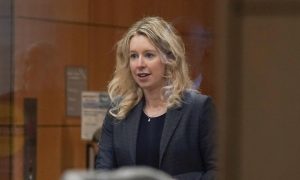 Осужденная глава Theranos Элизабет Холмс до сих пор должна компании более $25 миллионов