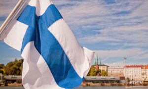 Правая оппозиция Финляндии лидирует в опросе за неделю до выборов