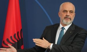 Албанія під тиском ЄС призупинила схему «золотих паспортів»