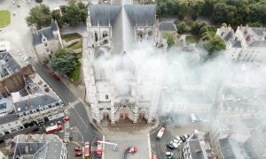 Беженца, который поджег собор XV века во французском Нанте, приговорили к четырем годам тюрьмы