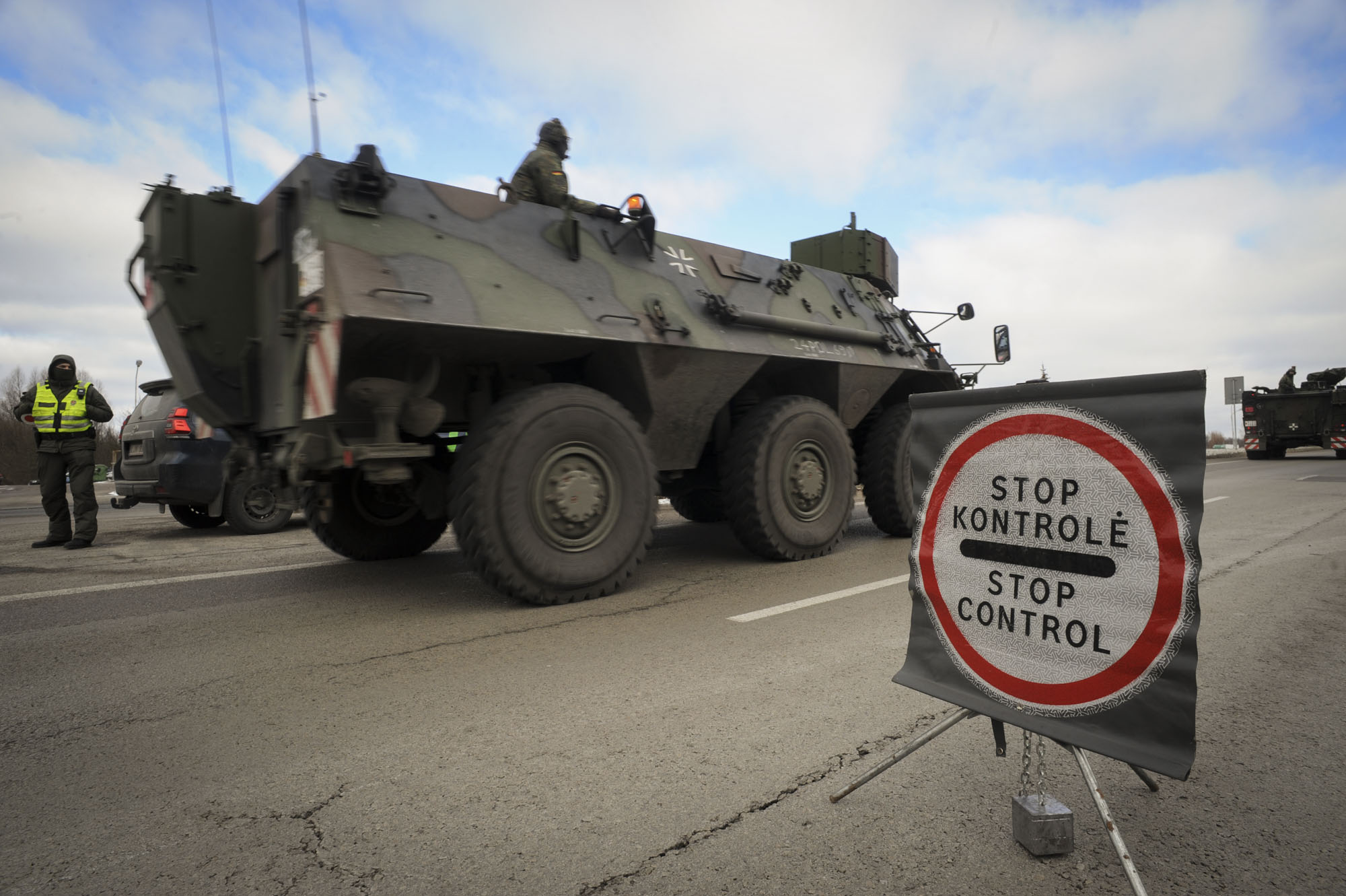 На учения в Литву прибыли 600 немецких военных с техникой