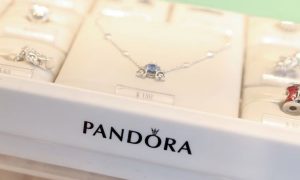 Pandora планирует производить украшения из переработанных драгоценных металлов