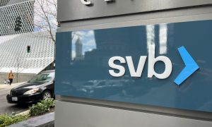 SVB провоцирует кризис: мировые финансовые акции потеряли $465 млрд из-за краха банка - Bloomberg
