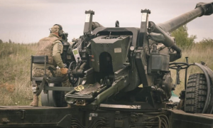 В Естонії показали навчання українських військових на гаубицях FH-70