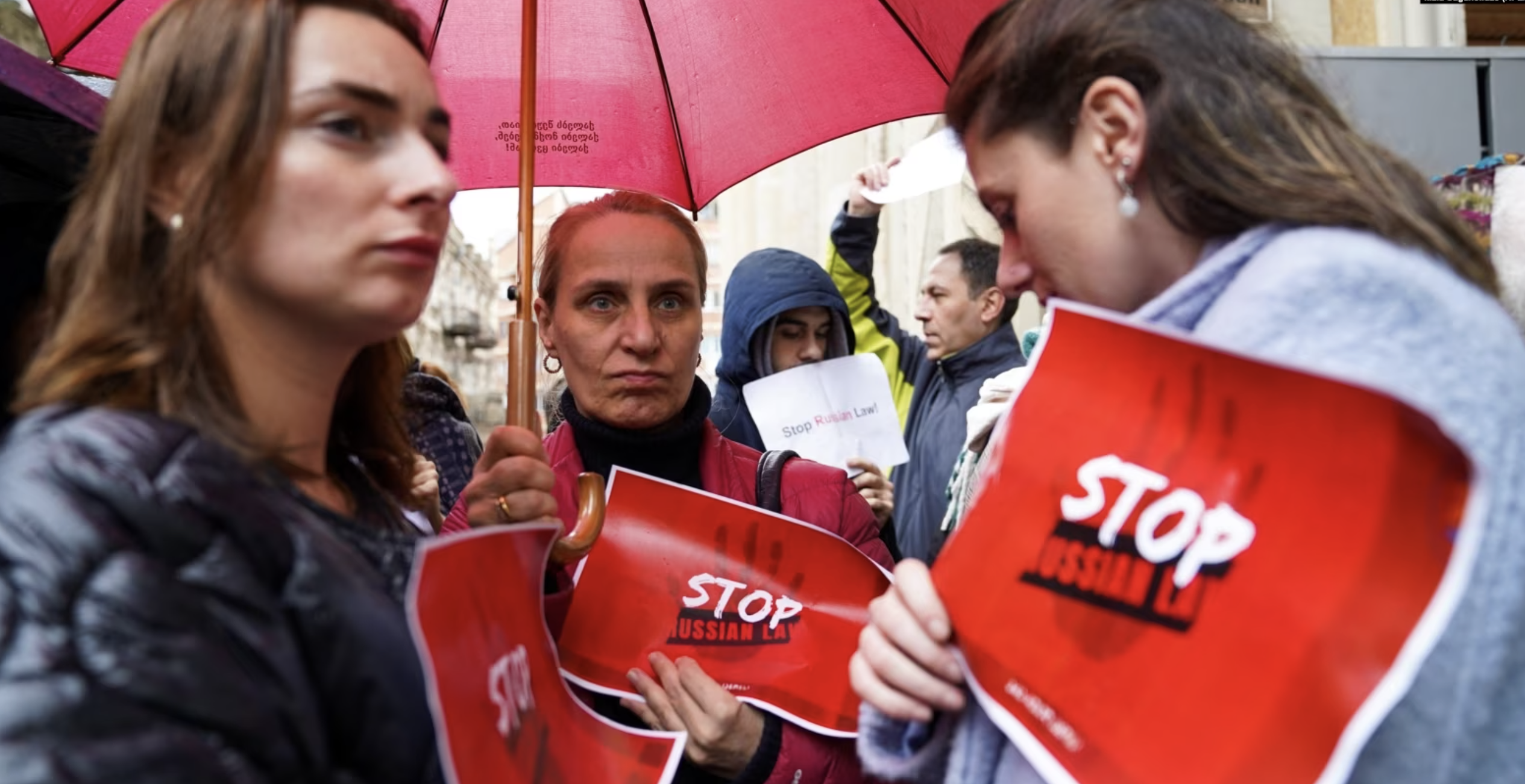 У парламенті Грузії сталися бійки на комітетських слуханнях щодо закону про «іноагентів»