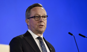 Міністр економіки Фінляндії заперечив, що був п'яний на роботі