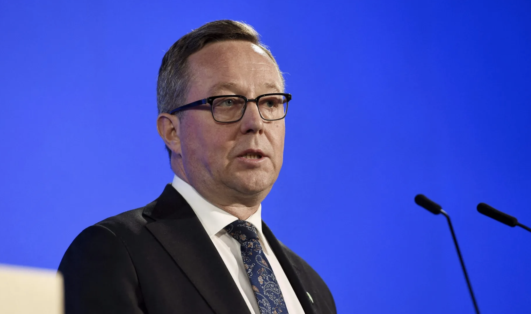 Міністр економіки Фінляндії заперечив, що був п'яний на роботі