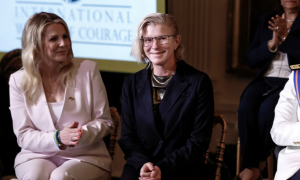 Парамедик Тайра получила награду за храбрость в Белом доме