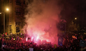 Полиция применила слезоточивый газ против женского марша в Стамбуле: есть задержания