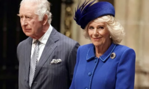 Королева-консорт Камілла з’явилася на публіці з брошкою, яка належала Єлизаветі II