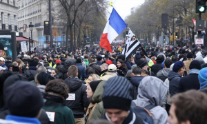 Несмотря на забастовки пенсионная реформа во Франции состоится - министр финансов