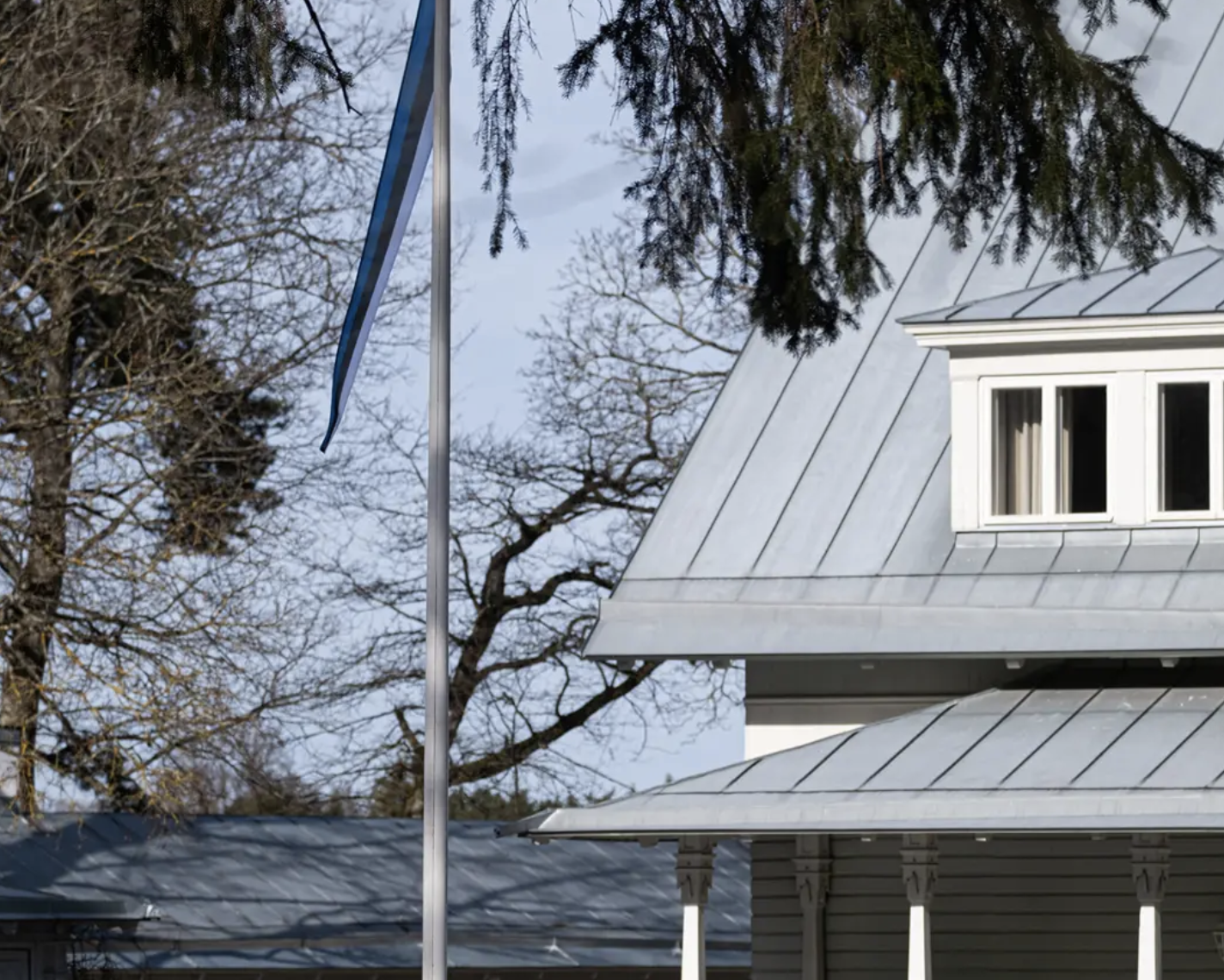 Над колишньою резиденцією посла рф у Таллінні підняли естонський прапор