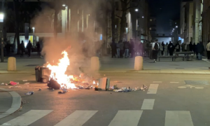 Во Франции - сотни задержанных на новых протестах после одобрения пенсионной реформы