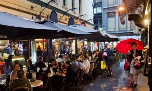 Австралійська офіціантка отримала чайові на приголомшливу суму