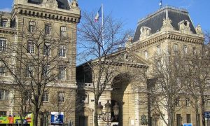 У поліції Парижа погодили заходи примусу стосовно страйкуючих сміттярів