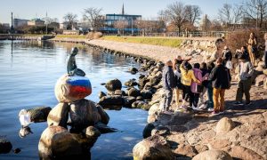 Російські вандали спаплюжили у Данії статую «Русалоньки»