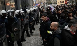 В Греции массовые протесты после ужасной железнодорожной катастрофы