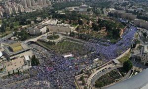 Видео: митингующие готовятся штурмовать израильский Кнессет