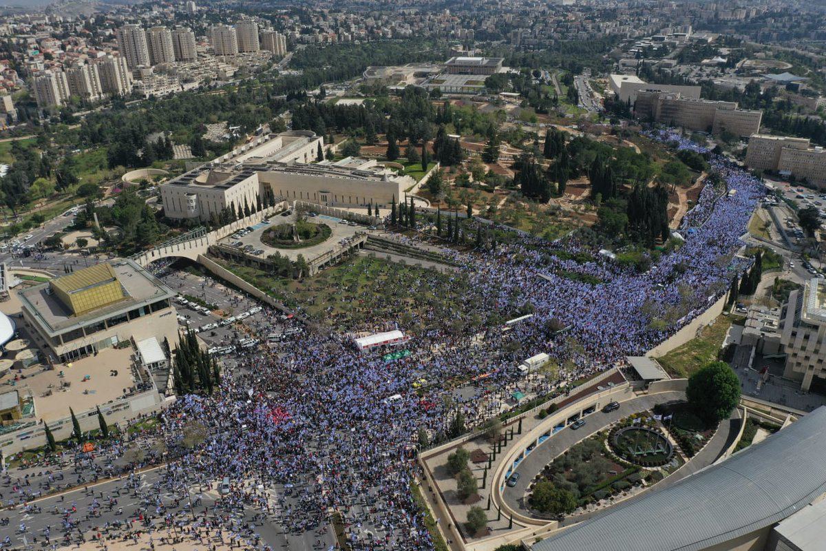 Видео: митингующие готовятся штурмовать израильский Кнессет