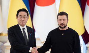 Японцы отреагировали на визит своего премьера в Украину: результаты соцопроса