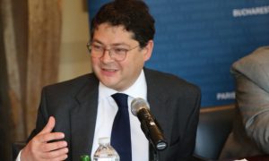 Макрон призначив спецпосланника з питань допомоги і відбудови України