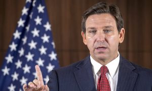 Главный конкурент Трампа назвал путина военным преступником