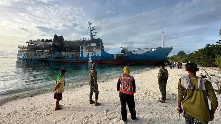 Пасажирський пором загорівся на Філіппінах, 12 людей загинули