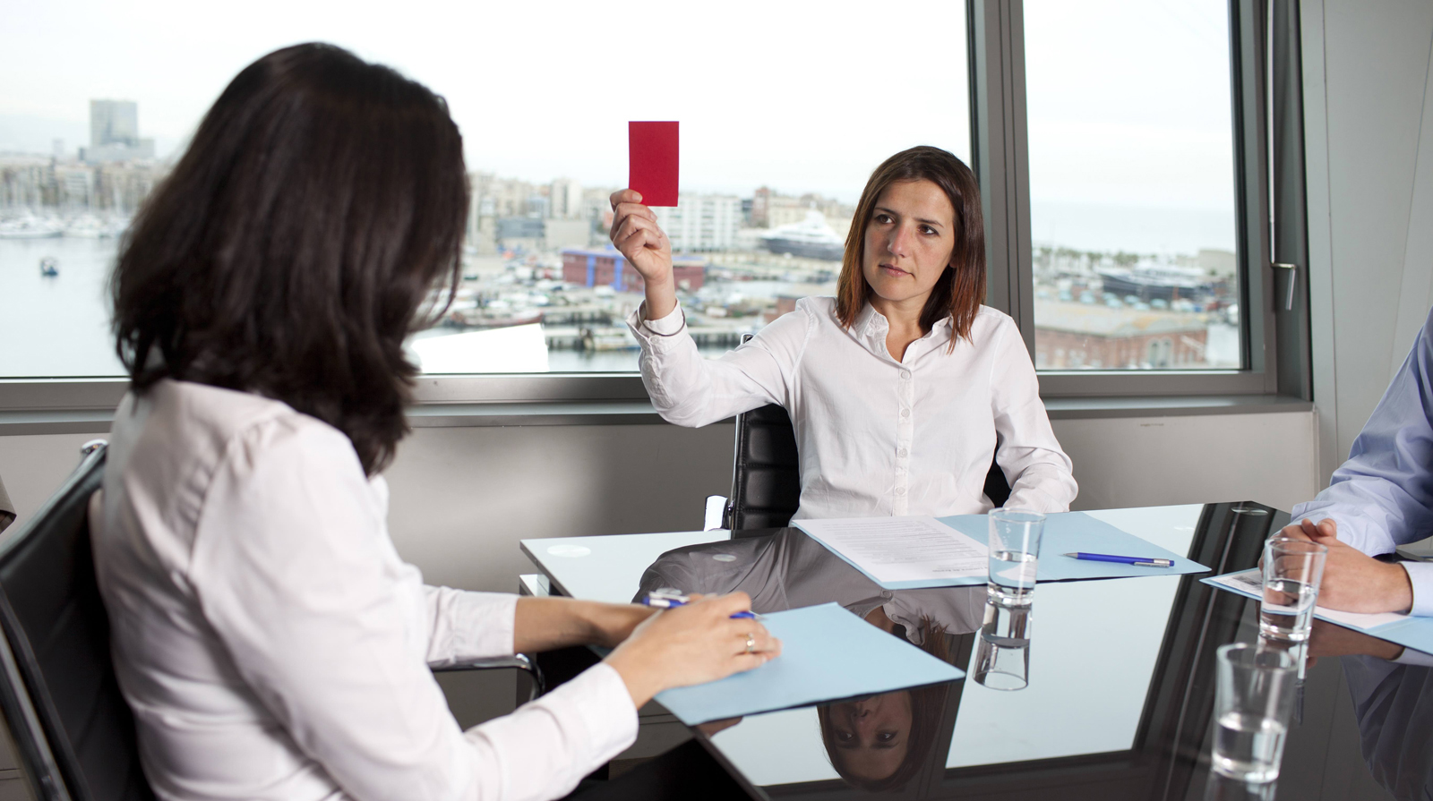 У Бельгії жінка зазнала звільнення через зовнішність - і подала до суду