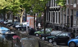 В Амстердаме ограничат движение автомобилей в центре города