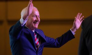 Новый конкурент Трампа за президентство США призвал его снять кандидатуру из-за обвинений