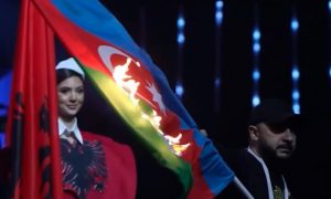 Палій азербайджанського прапора став героєм для пропутінських вірменів