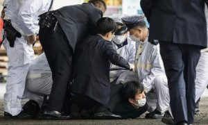 Замах на прем'єр-міністра Японії: нападника, який кинув вибухівку, передали прокуратурі