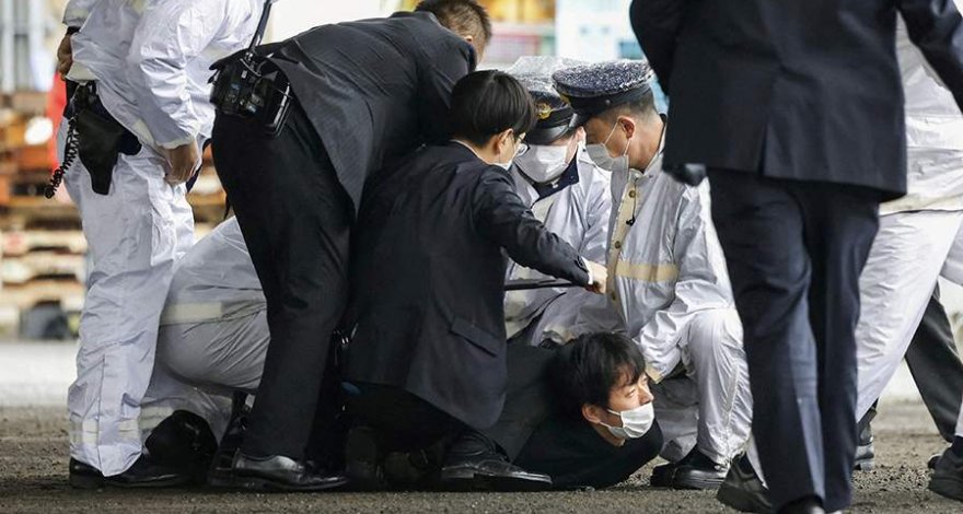 Замах на прем'єр-міністра Японії: нападника, який кинув вибухівку, передали прокуратурі