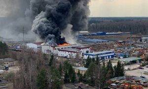 В Подмосковье прозвучал мощный взрыв: там горит большой склад 