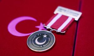 Украинских спасателей наградили за ликвидацию последствий землетрясений в Турции